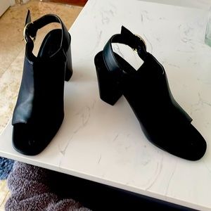 Women’s black sandals